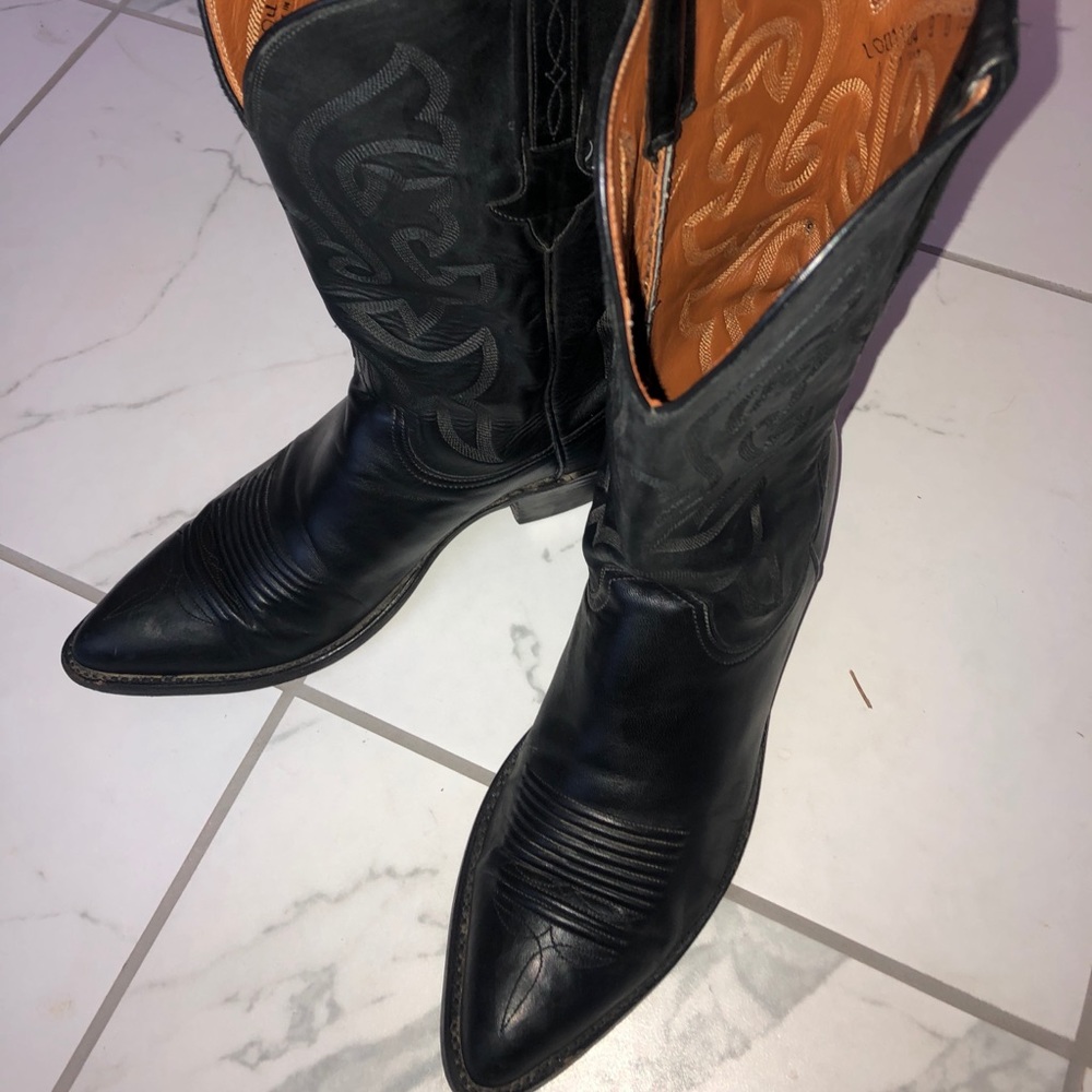 Men’s size 9, Women’s size 11 Lucchese boots